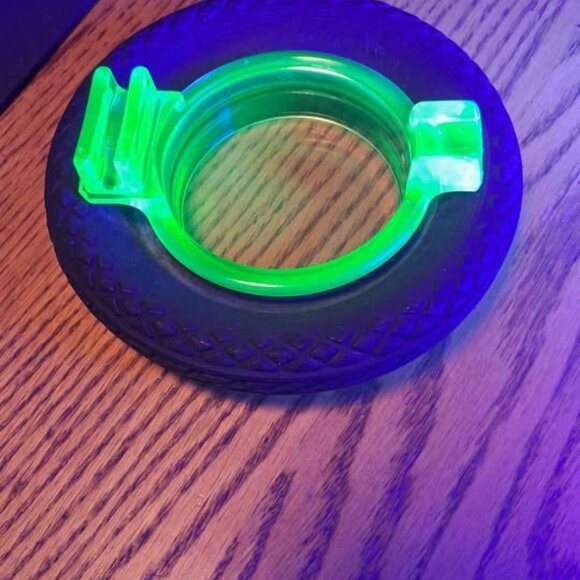 HTF Vtg Goodyear Tire Uranium Glass Ashtray - Picture 6 of 8